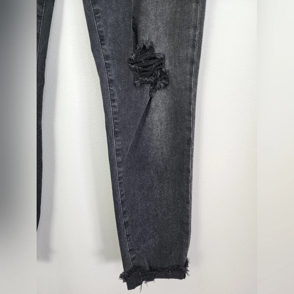 Joe’s Jeans The Charlie High Rise Skinny Ankle Distressed Jeans Size 31 NWT